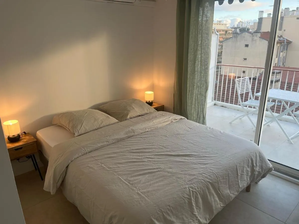 T2 proche commodités Nice Appartement